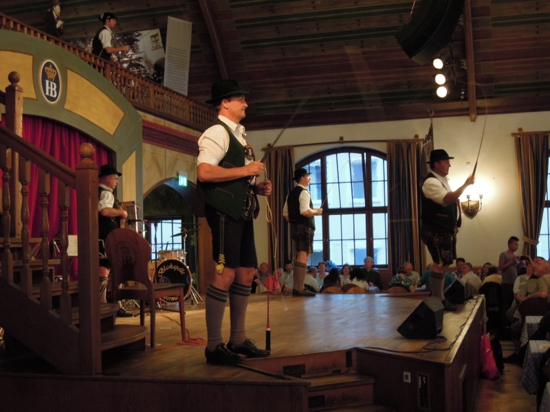 RSSS12 - Hofbraeuhaus - Whip Performers